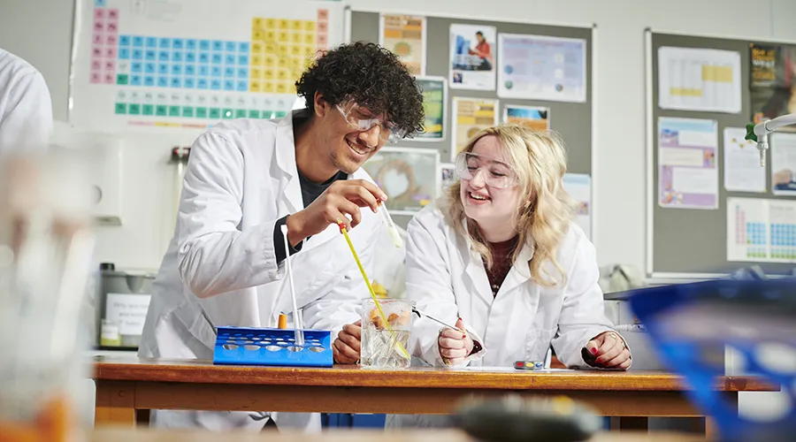 Students in lab conducting experiment 